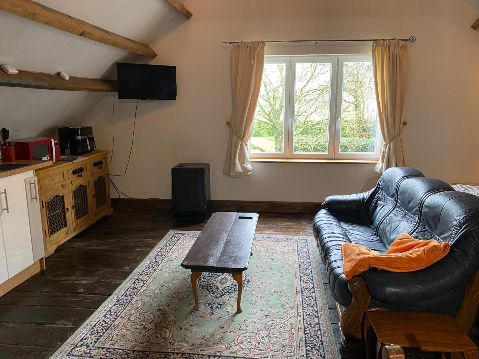 Spacious, Rustic Studio Space For 2 Persons Saint-Cyr-du-Bailleul Экстерьер фото